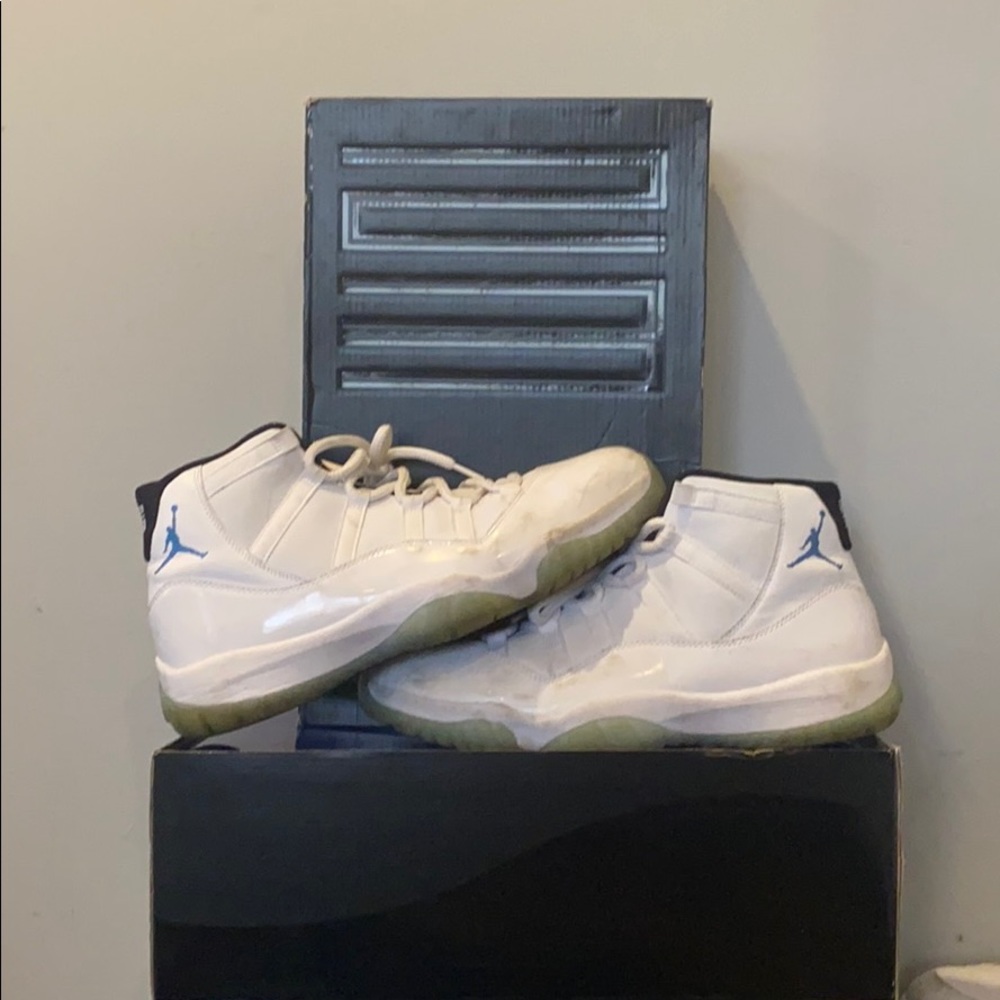 Air Jordan 11 Retro Legend Blue
